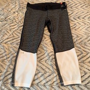 NWT - Women’s Under Armour Compression Capri